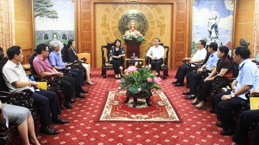 Vice President presents aid to storm victims in Thanh Hoa