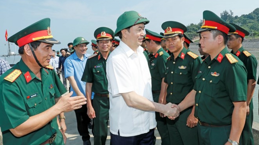 State leader visits armed forces of Nghe An province