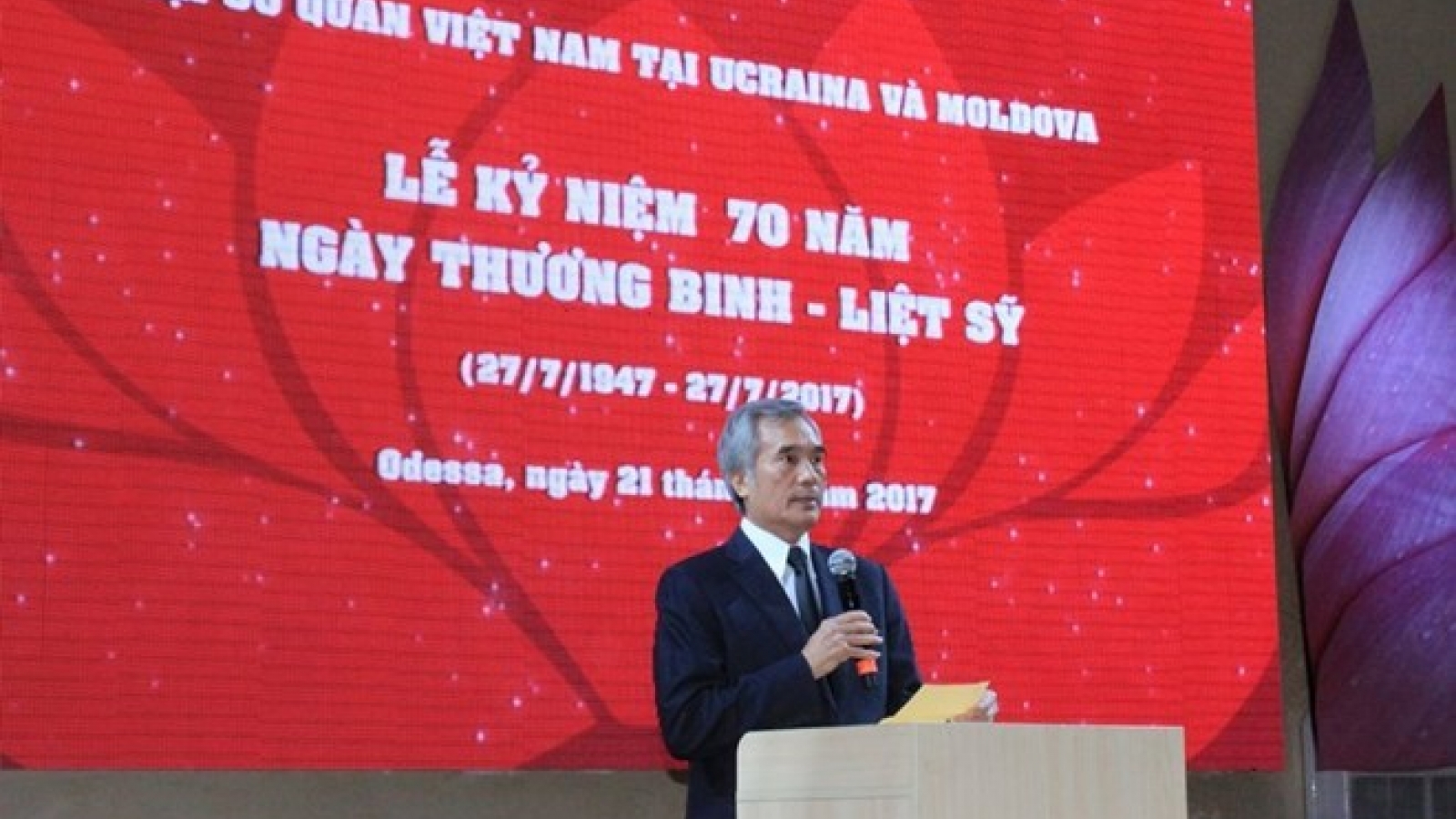 Embassy marks War Invalids and Martyrs Day in Ukraine