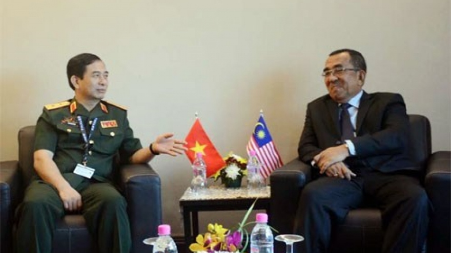 
        Vietnam, Malaysia hope to promote defence ties
                              