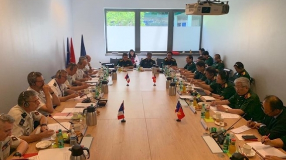 Vietnam, France look towards stronger defence partnership