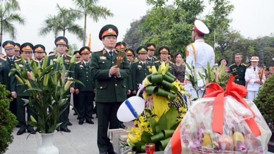 Incense offering commemorates outstanding general