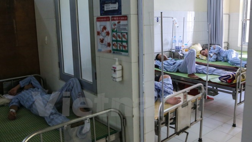 Hanoi hospitals overload as dengue fever breaks out