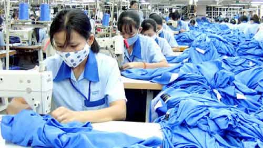 Are foreigners cornering Vietnam’s clothing and textile market?