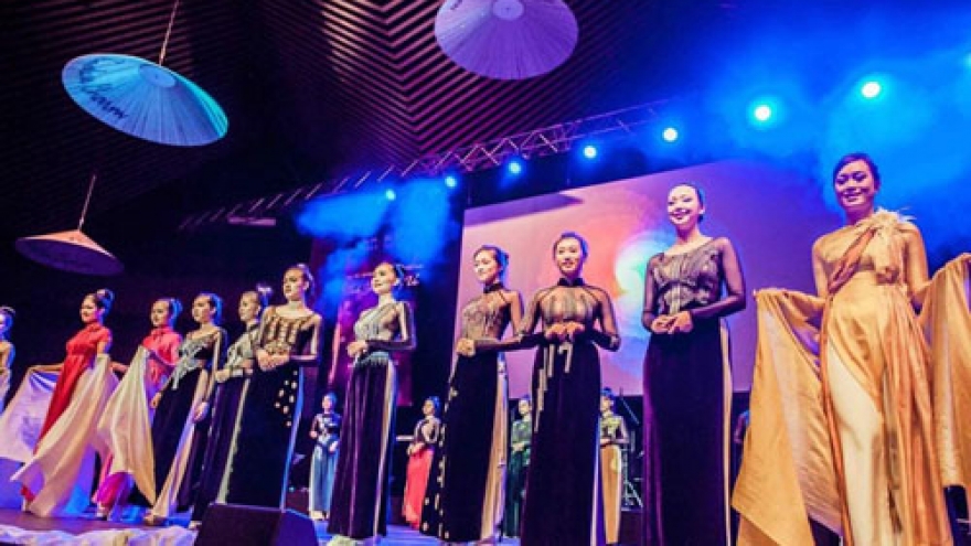 Designer Duc Hung showcases Ao Dai in Europe 