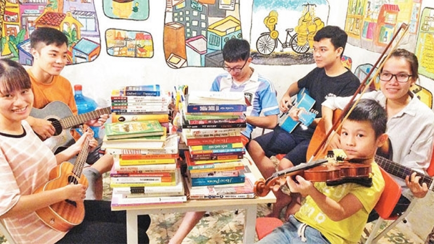 Vietnamese student devotes his youth to spreading kindness