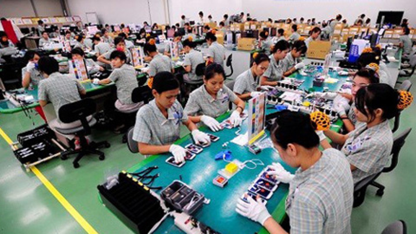 Vietnam trade gap shrinks US$2 billion