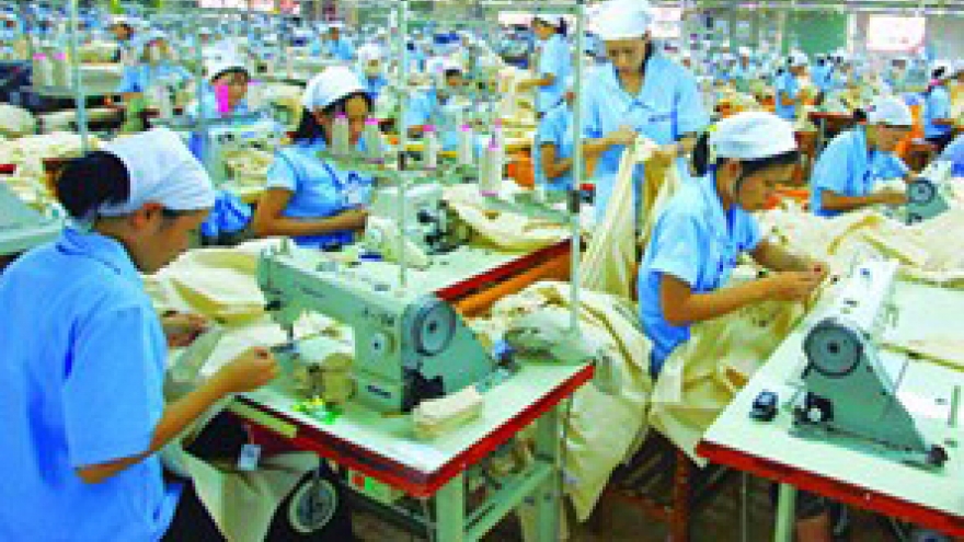 SBV devalues dong to underpin exports, growth 