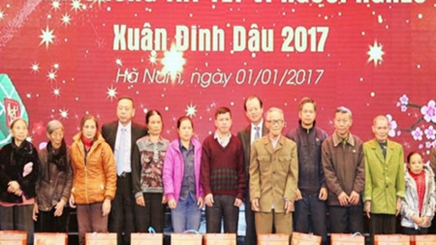 Funds raised to support poor people ahead Lunar New Year
