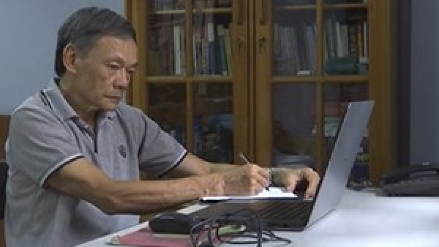 Journalist Dinh The Loc: 40 years linking Vietnam with international friends
