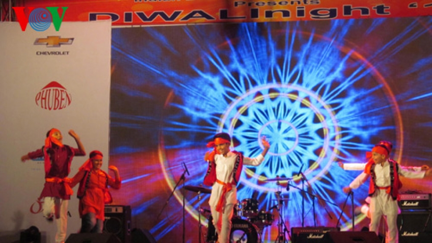 India’s Diwali night enthralls Hanoians