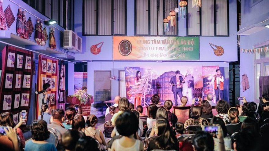 India’s Diwali festival takes place in Hanoi