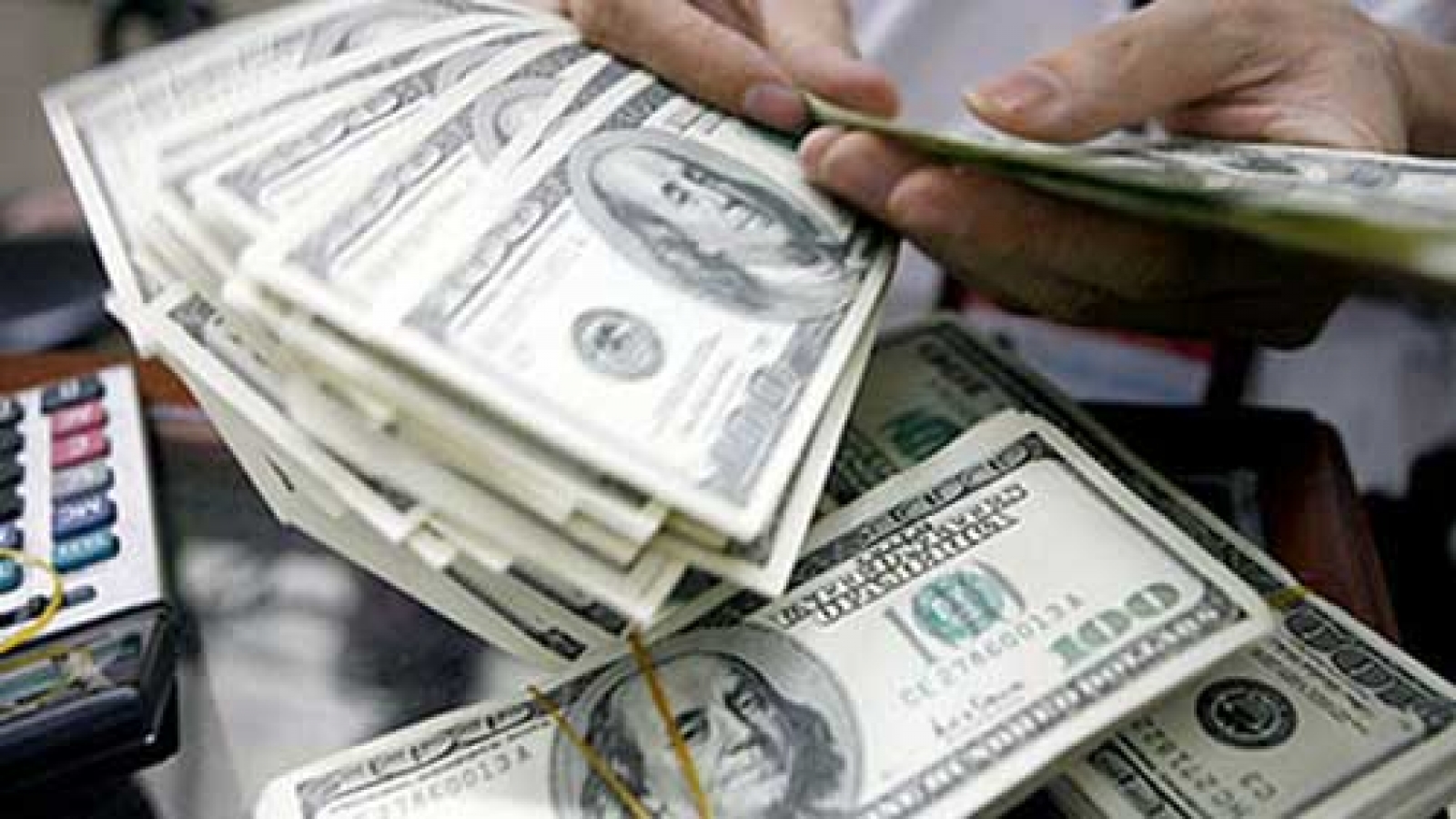 Greenback rates hit ceiling price in most domestic banks