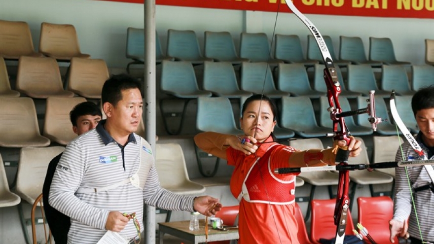 Korean experts train Vietnamese archers