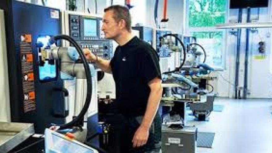 
        Danish robot producer reaches out to Vietnamese market
                              