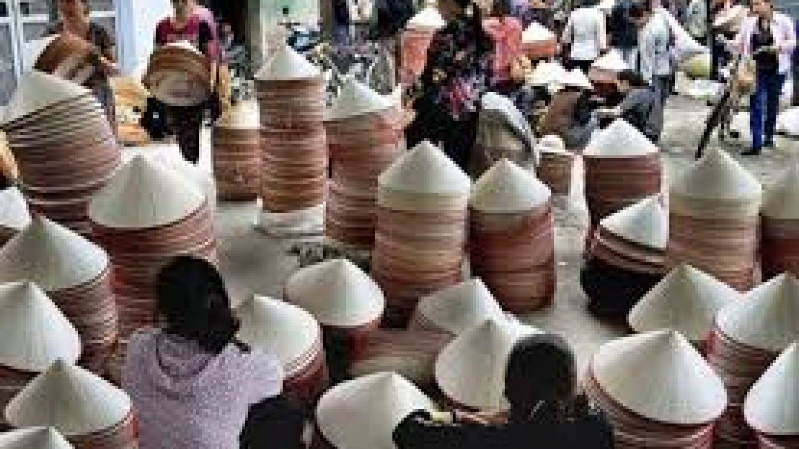 Hanoi boasts conical hat making village