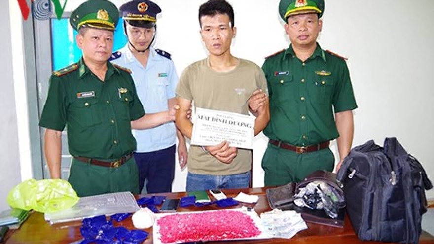 Ha Tinh border guards seize 3,000 pills of synthetic drug
