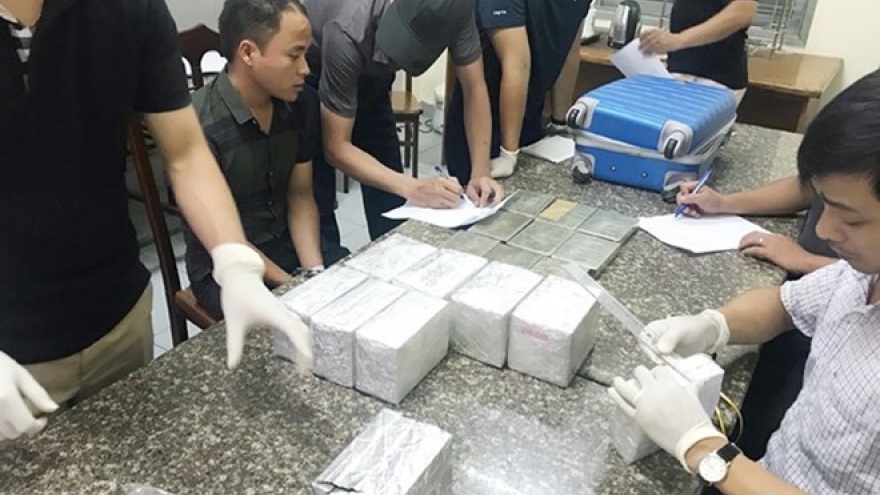 Hanoi police prosecute two men for illegal drug trafficking