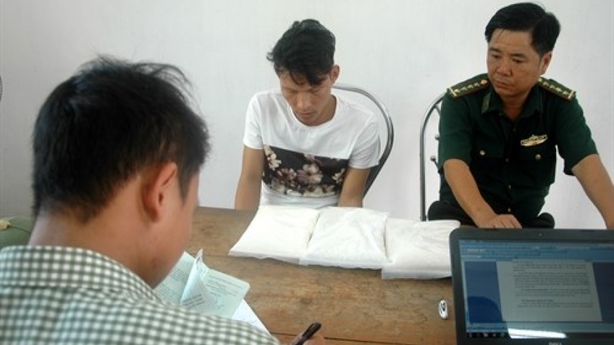 Guards on China border seize three kilos of drugs