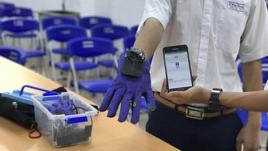 Talking gloves support communications for the deaf