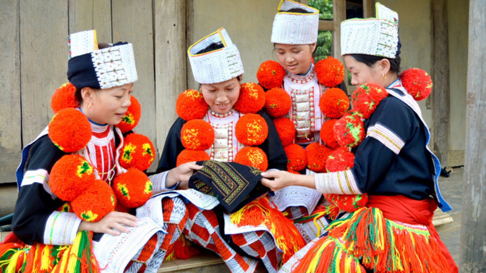 Motherhood goddess worshipping ritual of Red Dao