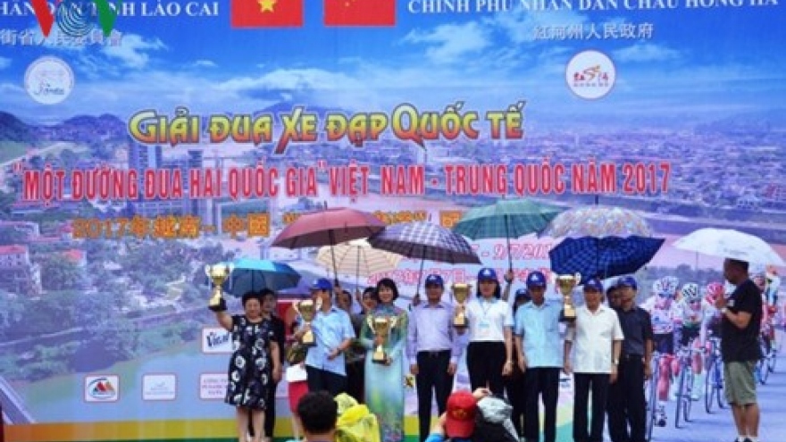 Int’l cycling race closes in Lao Cai