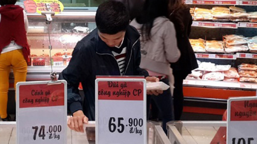 US accused of flooding VN stores with cheap chicken