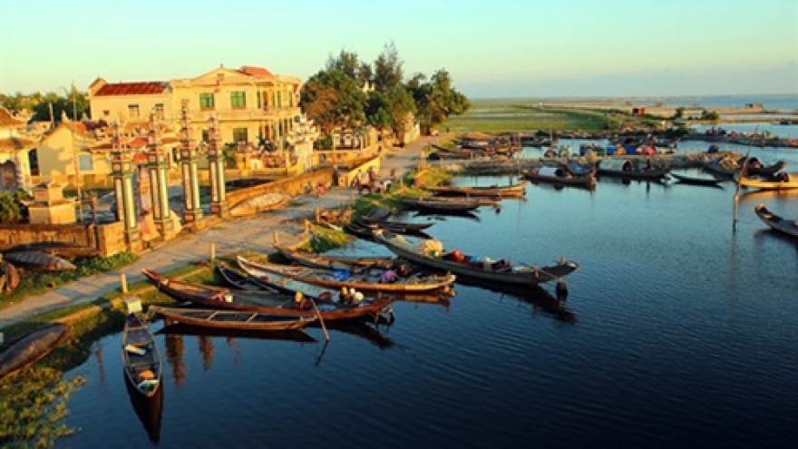 Politburo taps tourism as spearhead economic sector
