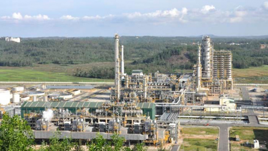 
        Vietnam to sell shares in state-owned firm that runs oil refinery Dung Quat
                              