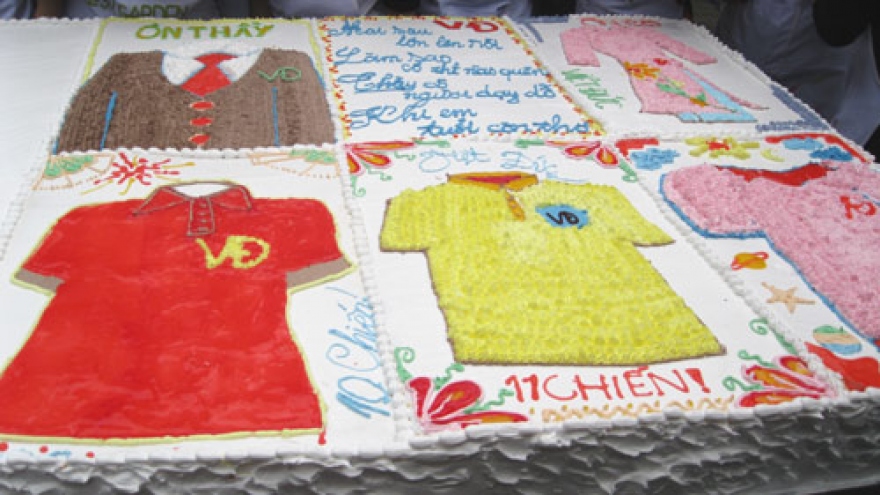 Giant book-shaped cake, gratitude to teachers
