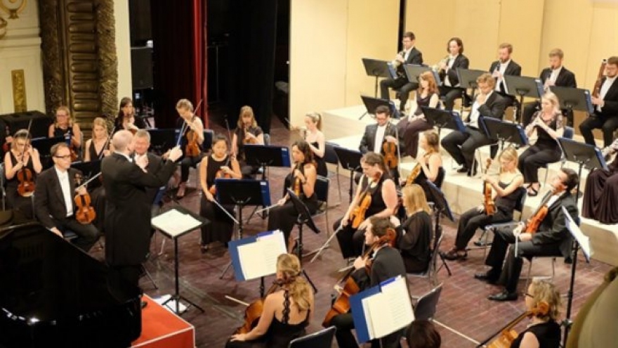 London Chamber Orchestra to perform at Hanoi Opera House