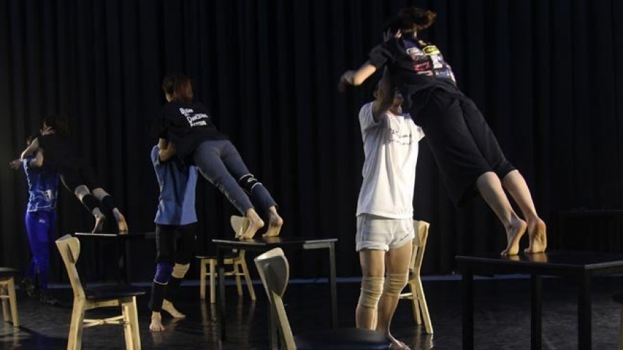 Contemporary dance show Café Saigon to return to Saigon stage