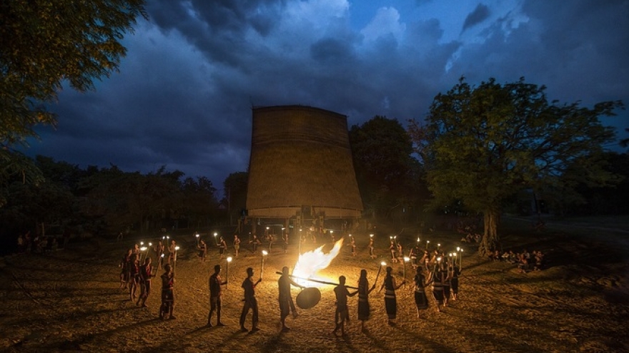 How life unfolds around a Central Highlands communal house