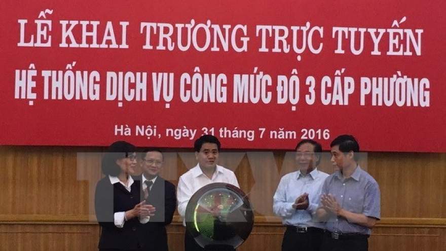 Hanoi launches e-government system in 12 districts