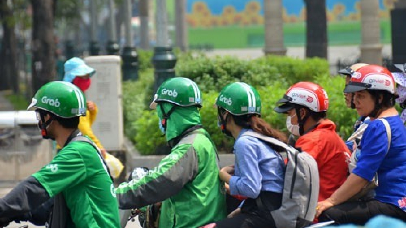 E-hailing apps expand to e-payment services