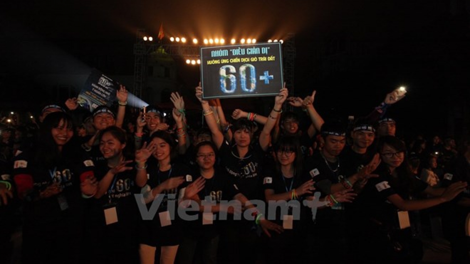 Vietnam saves 471,000 kWh of electricity in Earth Hour 2017