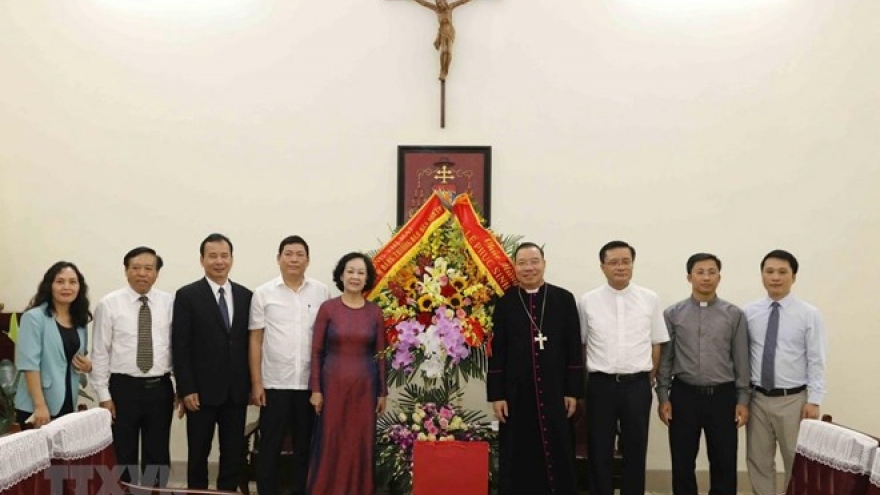 Party official extends Easter greetings to Hanoi Archdiocese