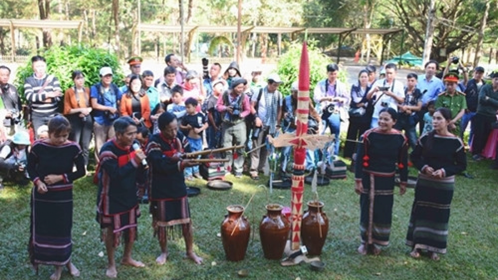 Vietnam steps up efforts to preserve ethnic culture