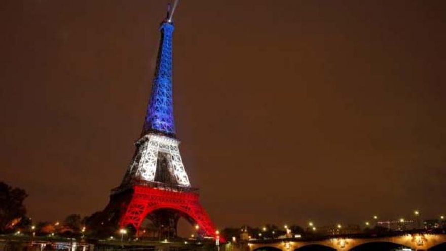 Vowing to destroy terrorism, France seeks global coalition against Islamic State