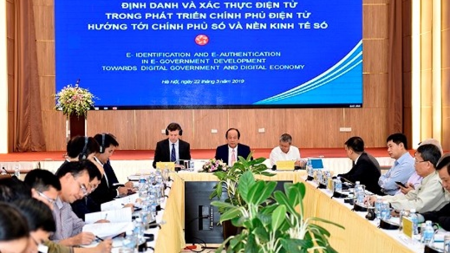 Vietnam learns international experience in building e-government