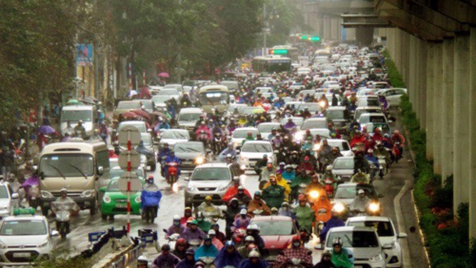 Eleven traffic hotlines ready for Tet rush