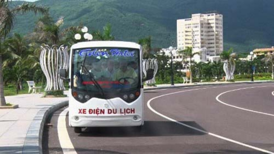 Vietnam’s coastal city launches electric car tourism service
