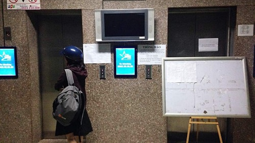 Police rescue 16 stuck in elevator in HCM City