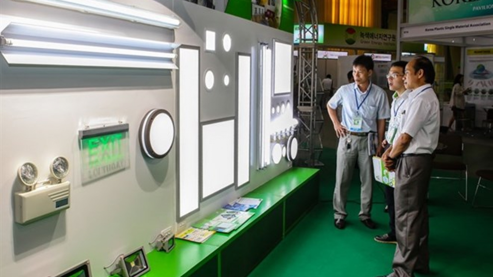 Hai Phong hosts exhibition on energy saving