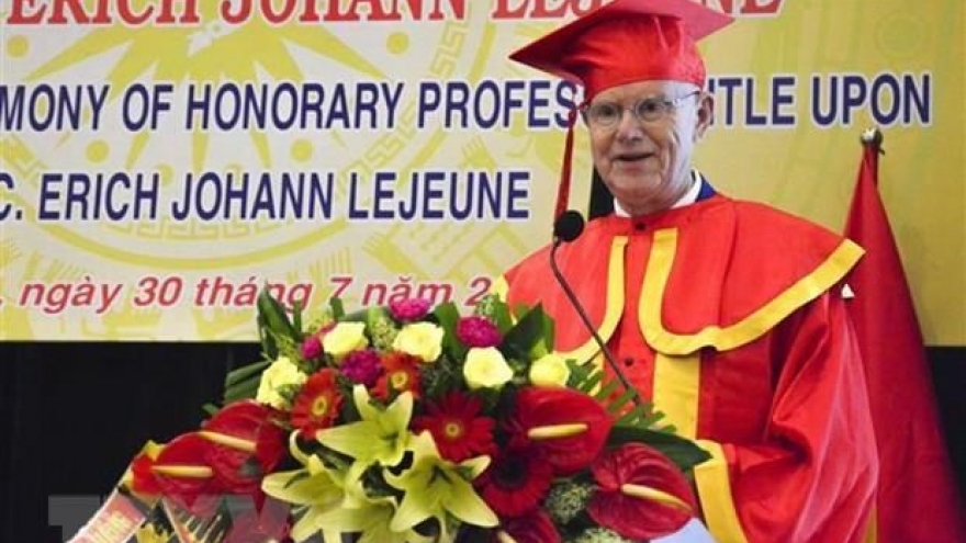 German charity fund leader receives Honorary Professor title