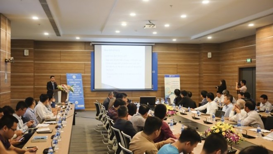 Security prerequisite for e-signatures on mobile devices: workshop