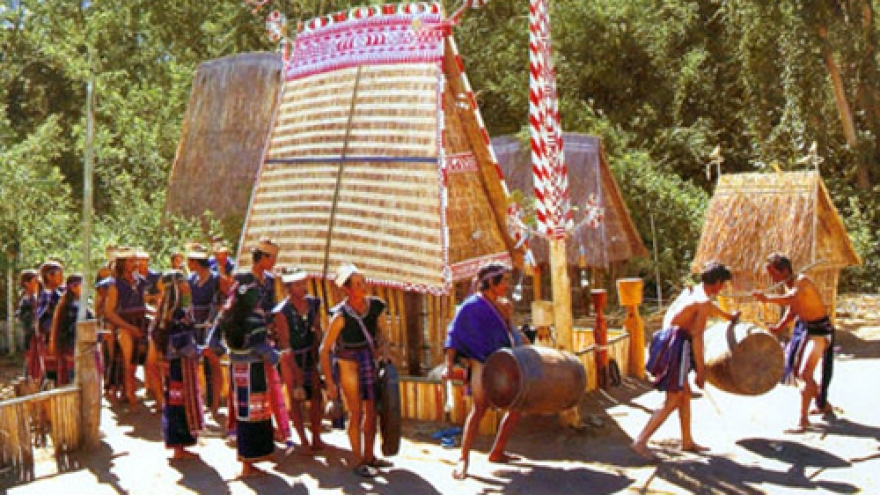 Grave leaving ceremony of the Raglai
