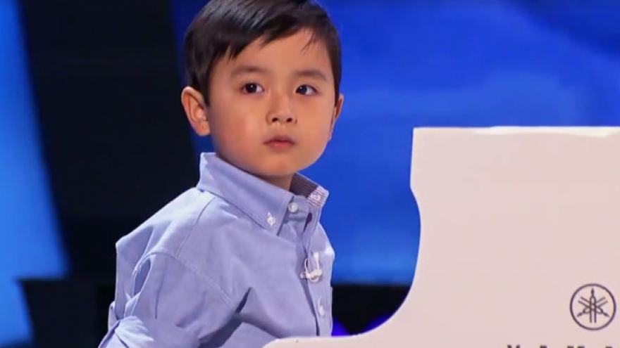 Vietnamese-American piano child prodigy enchants foreign audiences