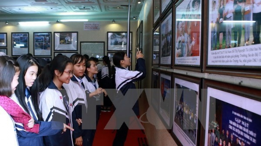 Hoang Sa, Truong Sa exhibition comes to Vinh Long