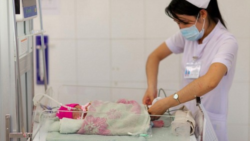 Expat cyclist ‘Everests’ for newborns in Vietnam
